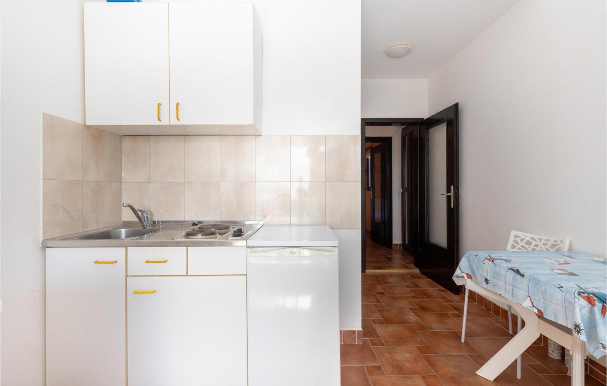 Nice Apartment In Jadranovo With Kitchen 外观 照片